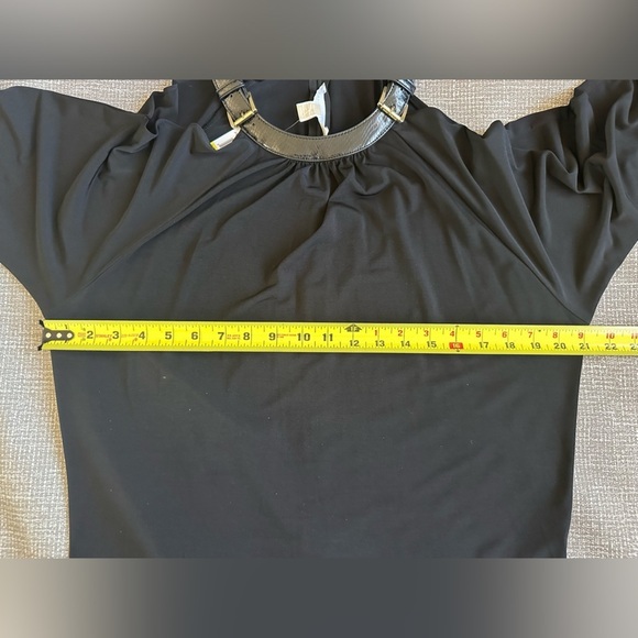 Michael, Michael Kors Women’s Black dolman sleeve cold shoulder buckle Neck Med - Picture 13 of 14